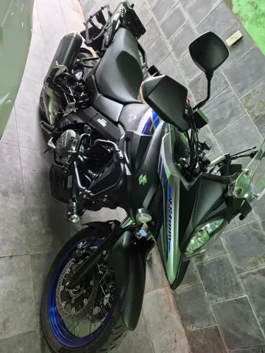 Vende-se moto muito nova sem detalhes  só entrar em contato se realmente tiver interesse!!