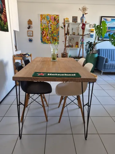 Vendo mesa de madeira maciça 