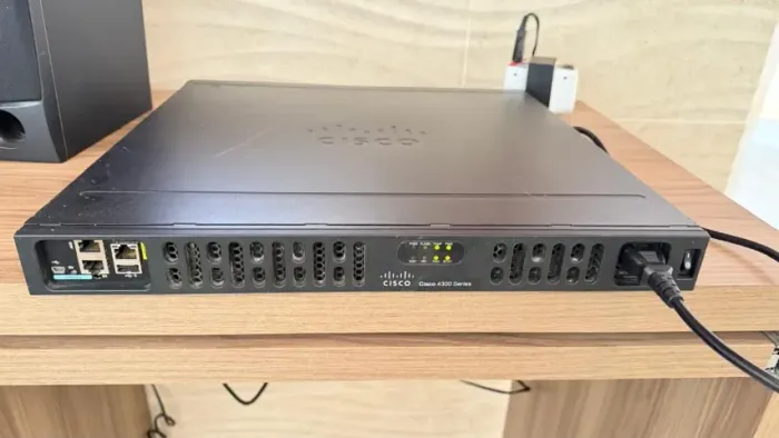 Roteador Cisco ISR4331/K9 V06 Serie 4300