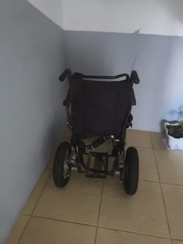 Cadeira de rodas motorizada