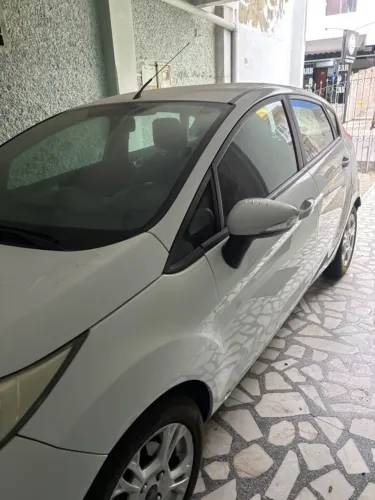 Ford Fiesta 1.6 16V Flex Aut. 5P 2015