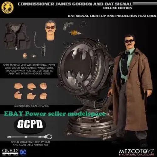 Mezco Toyz One:12 Collective Commissioner James Gordon and Bat Signal Deluxd Edition