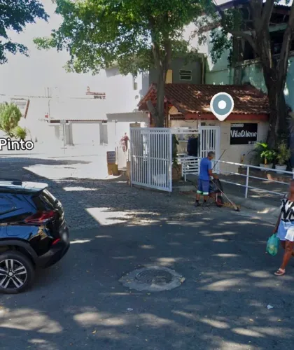 Alugo casa condomínio Vila dona Irene.