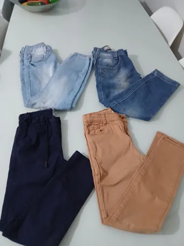 Vendo esse lote de calças infantil menino veste 3/4 anos usado em boas condições