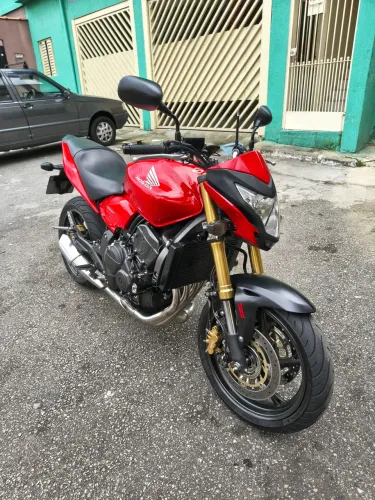 Vende-se Hornet vermelha 2014