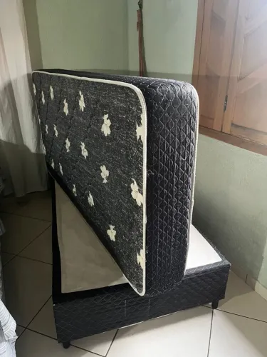Vendo essa cama box solteiro.
