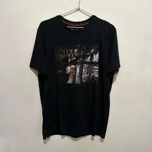 Camiseta Sallo Jeans Estampa Whiskey
