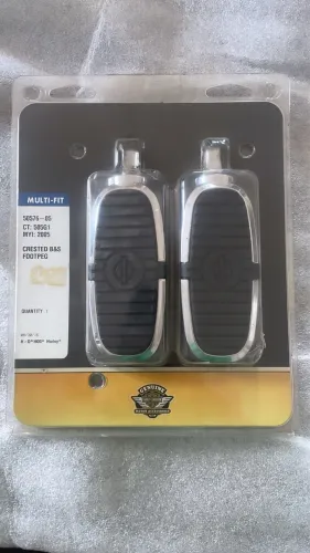 Pedaleiras genuínas Harley-Davidson Crested Bar & Shield (número de peça 50576-05).