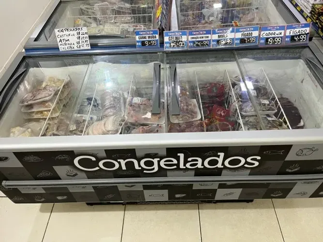 Ilha expositora de frios