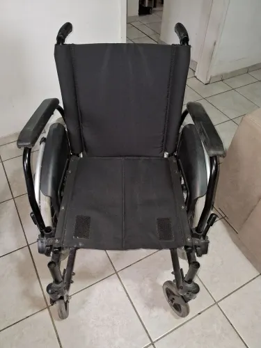 CADEIRA DE RODAS (usada)