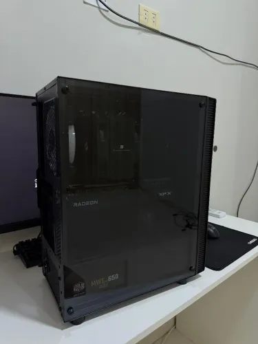 PC GAMER XFX RADEON 9060 XT TRIPLE FAN 8GB GDDR6 + i5 12400 + 32 GB + 3TB SSD