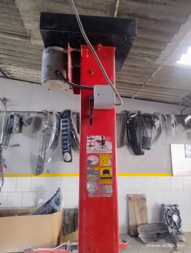 Elevador automotivo 2.500 kilos engecass