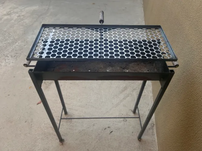 Vendo churrasqueira a carvão