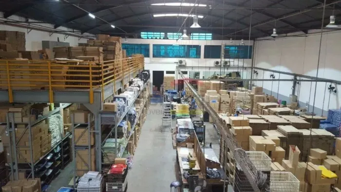 Galpão a venda, Santo Amaro, 1.234m2, próximo ao Largo Treze e metrô Santo Amaro