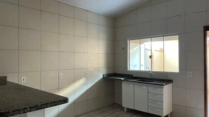 Casa 3 Quartos no Itatiaia com Suíte, Armários e 3 Vagas