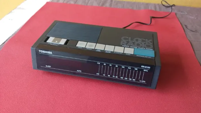 Rádio Relógio Toshiba RR-8100 Vintage AM/FM
