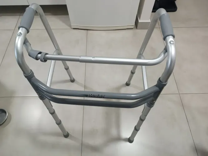Andador articulado 