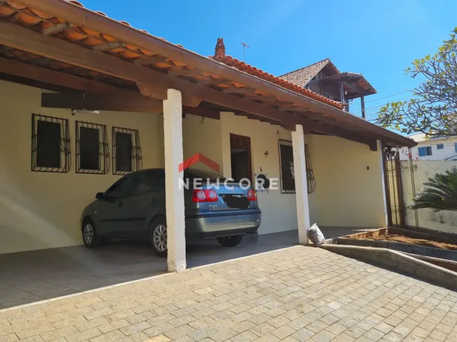 Casa em Rua Junqueira Freire - Santa Mônica - Belo Horizonte/MG