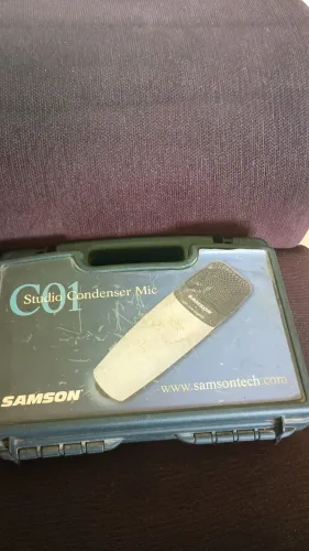 Microfone condensador Sanson, ótimo para gravações 