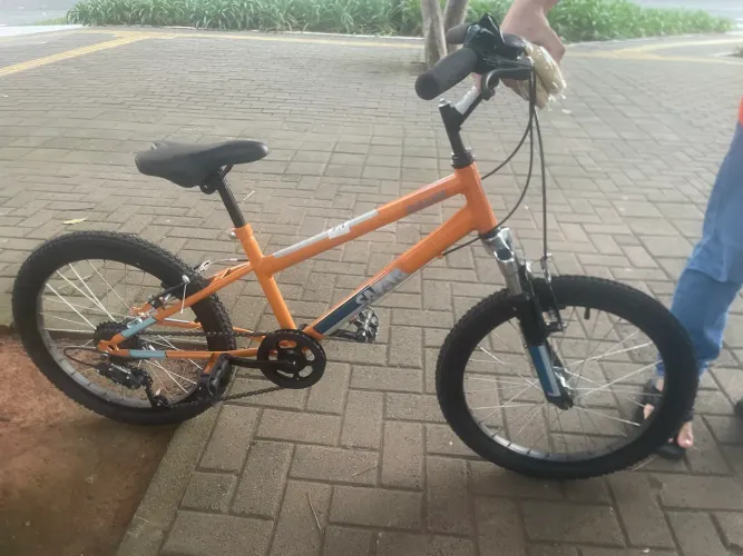 Bicicleta caloi aro 20 novinha