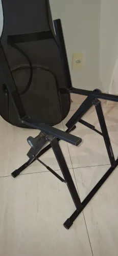 On-Stage - RS 7000 - Suporte Caixa Amplificada Guitarra Violão