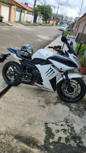 Moto XJ6F Moto esportiva