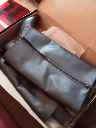 Vende-se bota preta