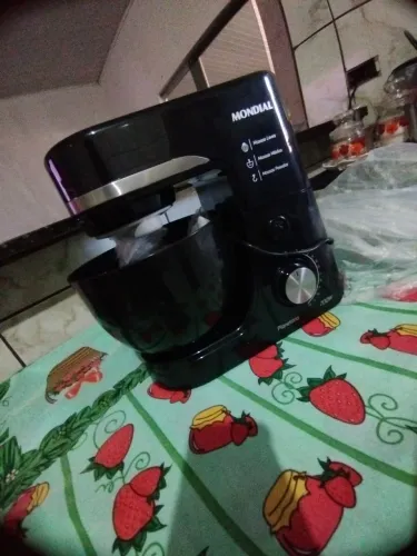 Vendi batedeira planetária 700w completa, nova
