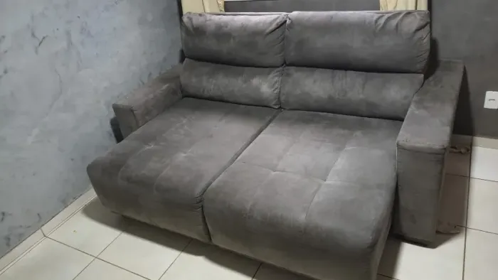 Sofá estilo industrial com caixa