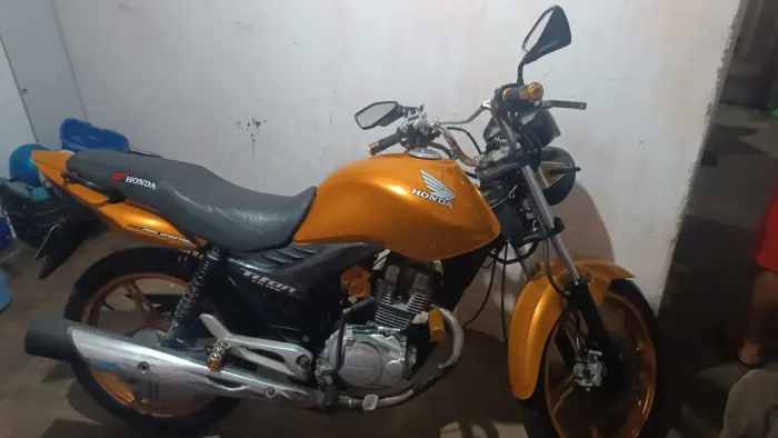 Vendo uma 150 injeção de 2010