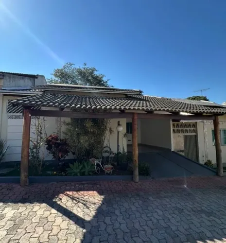 Vendo Casa Terrea, condomínio fechado.