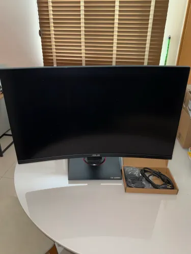 Monitor Gamer Asus TUF 32" Curvo QHD (2K 1440p) 144Hz 1ms - VG32VQ com Ajuste de Altura