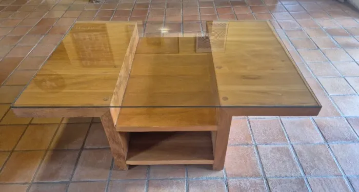 Mesa de Centro Retangular com Tampa de Vidro- Madeira