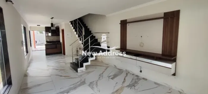 Casa Triplex de Alto Padrão e PORTEIRA FECHADA à Venda em Interlagos - Vila Velha