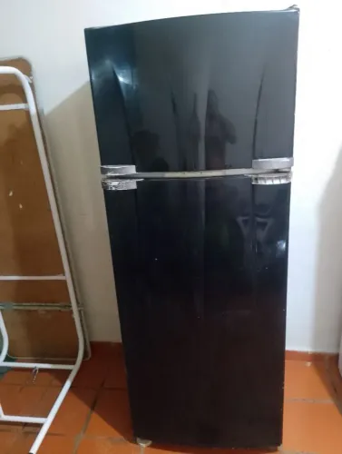 Geladeira gelando só o congelador 