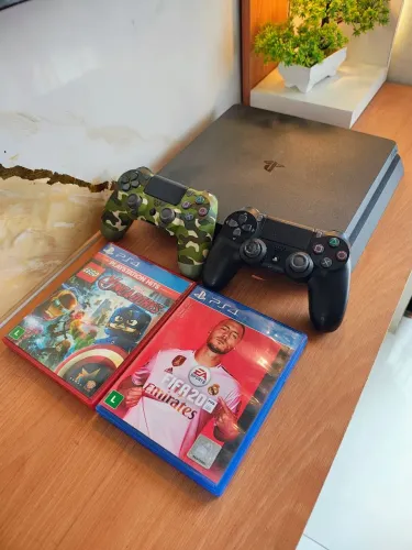 PS4 Slim 1 TB Completo - SOMOS LOJA