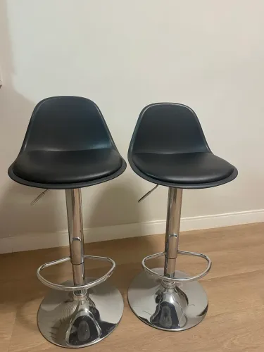 Par de Banquetas Tok&Stok Pretas ? Reguláveis em Altura