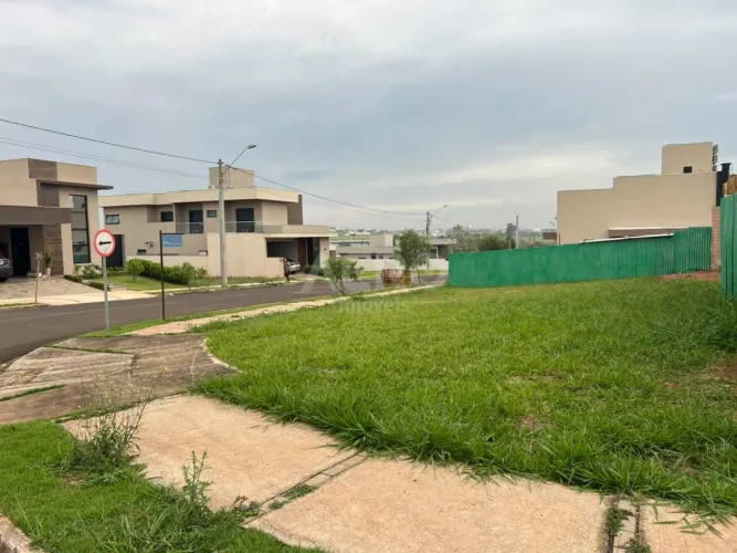 Terreno para venda com 360 m² em Residencial Villa de León, Piratininga - SP