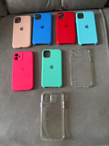 Vendo capas de iPhone 11 seminovas