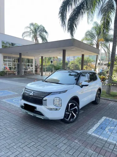 Mitsubishi Outlander Signature 2.4 4X4 AUT (híb) 2026