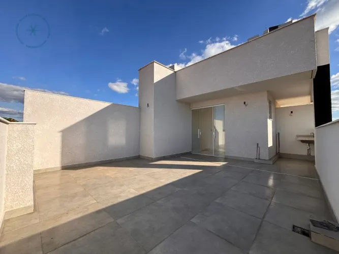 Cobertura ampla no Heliópolis prédio novo, 2 vagas e excelente localização