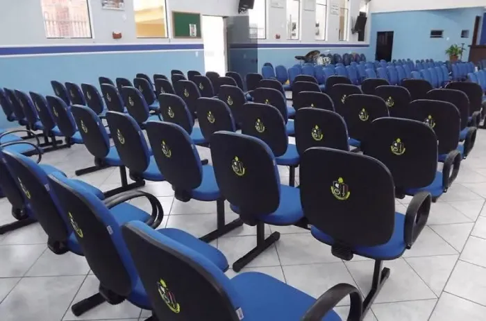 Longarinas para auditório em  geral 