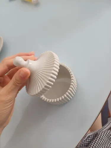 Peça de gesso porta coisas