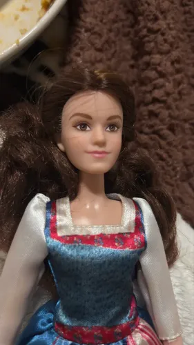 Vendo Boneca Bela e a Fera