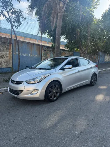 Hyundai Elantra GLS 1.8 16V Aut. 2013