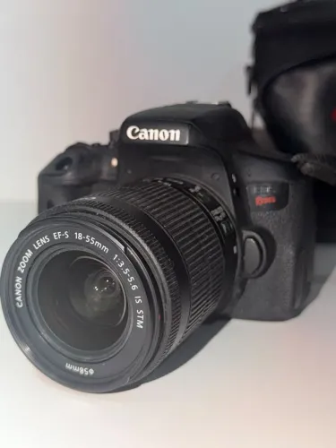 Canon EOS Rebel T6i 