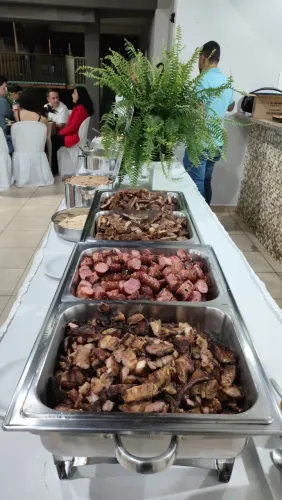 Serviços de Buffet: Churrasqueiro, Cozinheira e Garcons