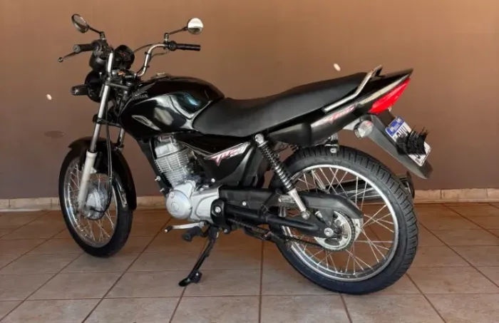 Honda Titan 150 KS - Preta ?