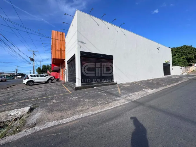 Salão Comercial com 150m² no Carumbé