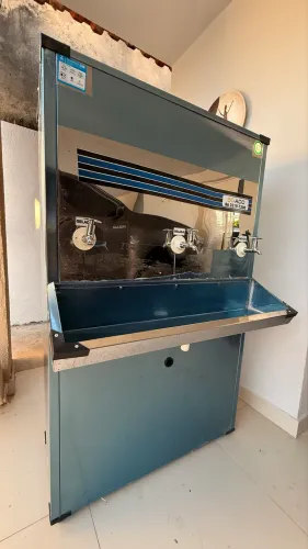Bebedouro Industrial três torneira em perfeito estado.
